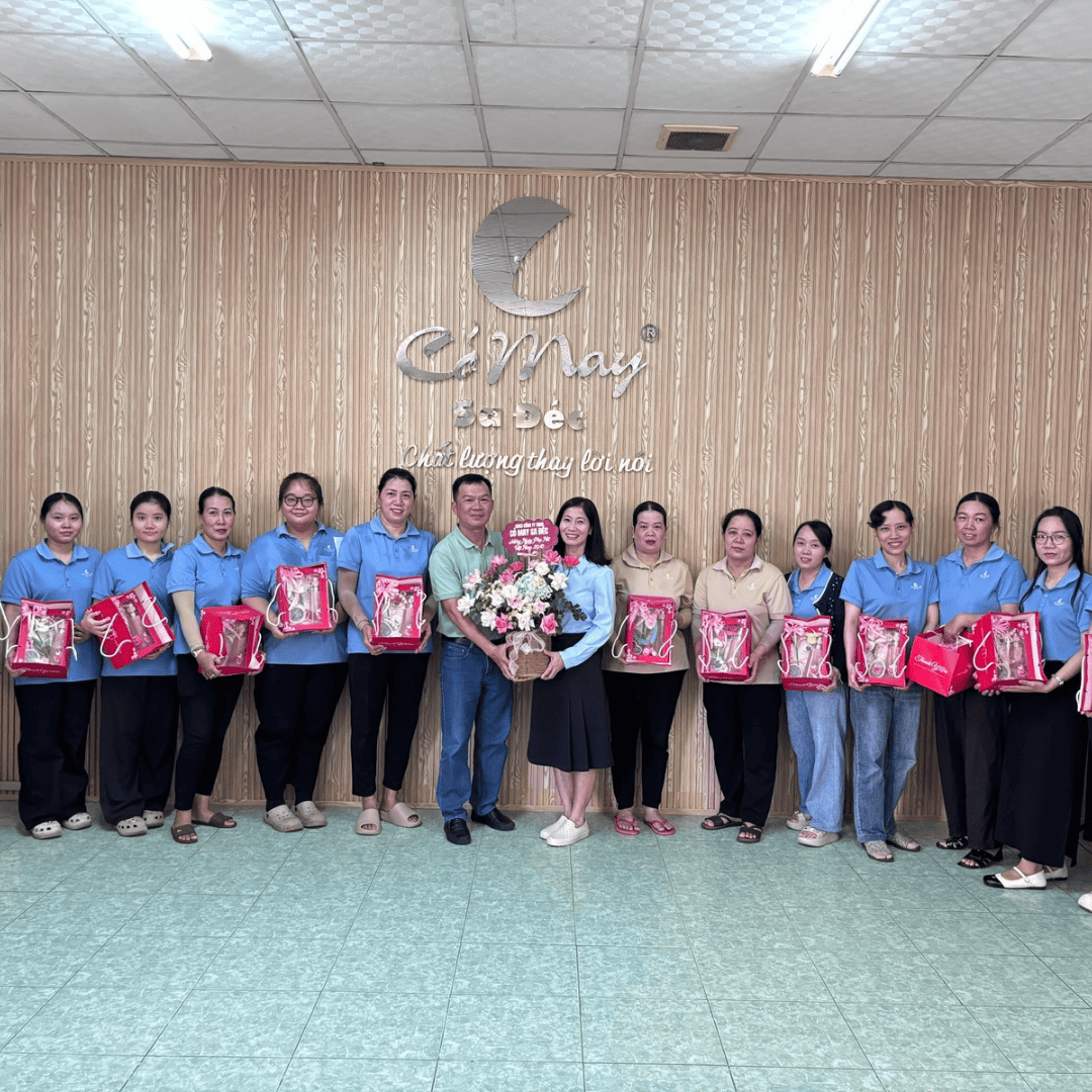 Công đoàn cơ sở Cỏ May Sa Đéc trao gửi yêu thương nhân ngày 20/10